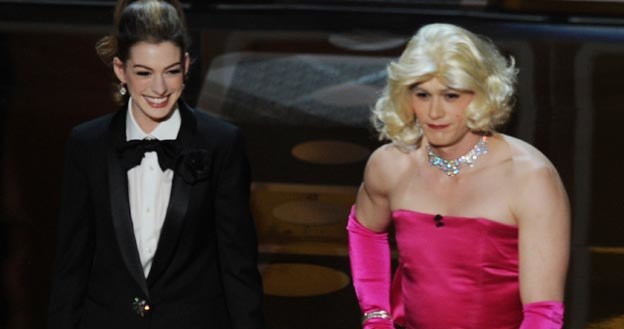 Anne Hathaway (L)... i James Franco (P) nie zebrali najlepszych recenzji za oscarowy występ /Getty Images/Flash Press Media