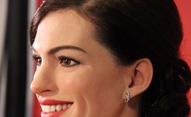 Anne Hathaway odpadł paznokieć w czasie uroczystości