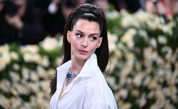 Anne Hathaway wraca na plan! Zobacz, kto dołączył do obsady "Diabeł ubiera się u Prady 2"