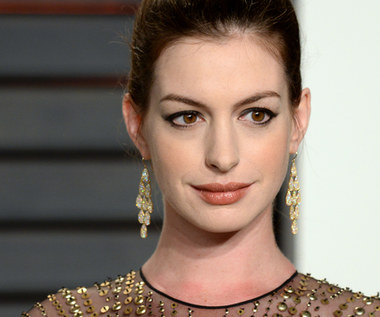 Anne Hathaway zagra w ekranizacji powieści inspirowanej Harrym Stylesem
