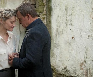 Anne-Marie Duff i Jan Frycz w scenie z filmu "Sanctuary"