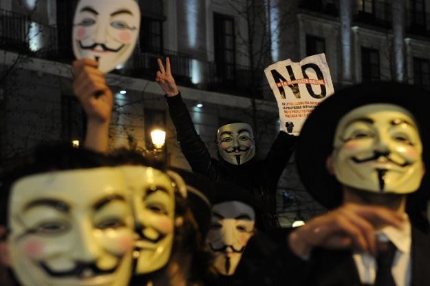 Anonimowi wreszcie pokażą swoją twarz? /AFP