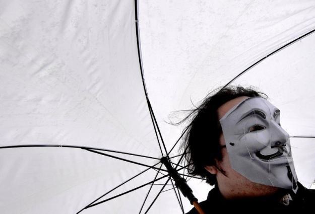 Anonimowi zapowiadają regularne ataki - czy dotrzymają słowa? /AFP