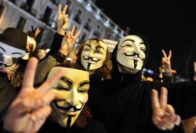 Anonymous - kolektyw haktywistów, którzy korzystając z możliwości stworzonych przez cyberprzestrzeń chcą zrówić uwagę na ważne kwiestie społeczne i polityczne /AFP