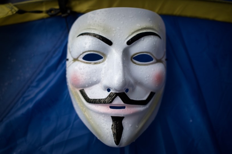 Anonymous ukrywają się za maskami Guya Fawkesa /AFP