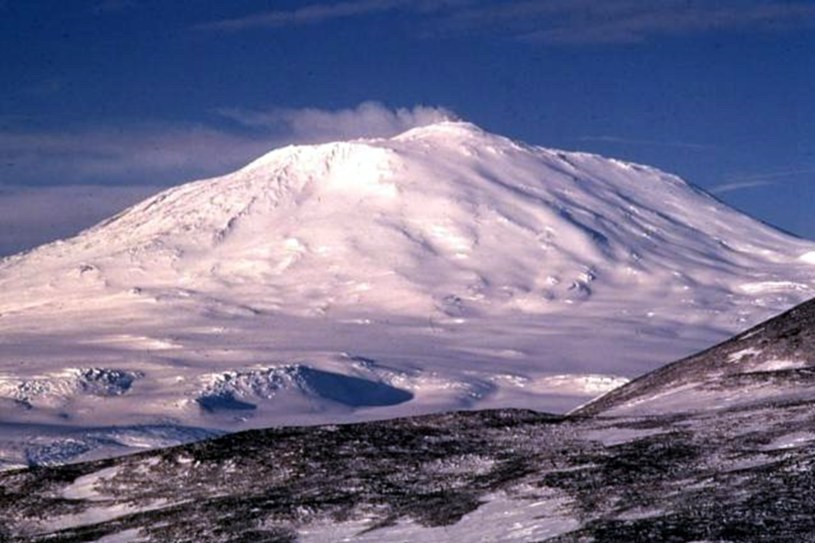 Antarktyczny wulkan to istna żyła złota. Dosłownie puszcza złoto z dymem