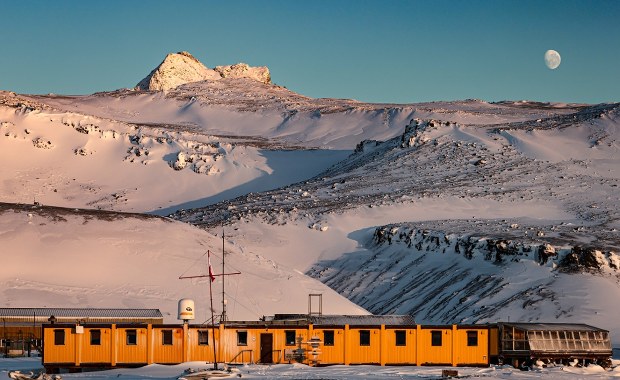 Antarktyka nie dla turystów. Poznaj argumenty polarników