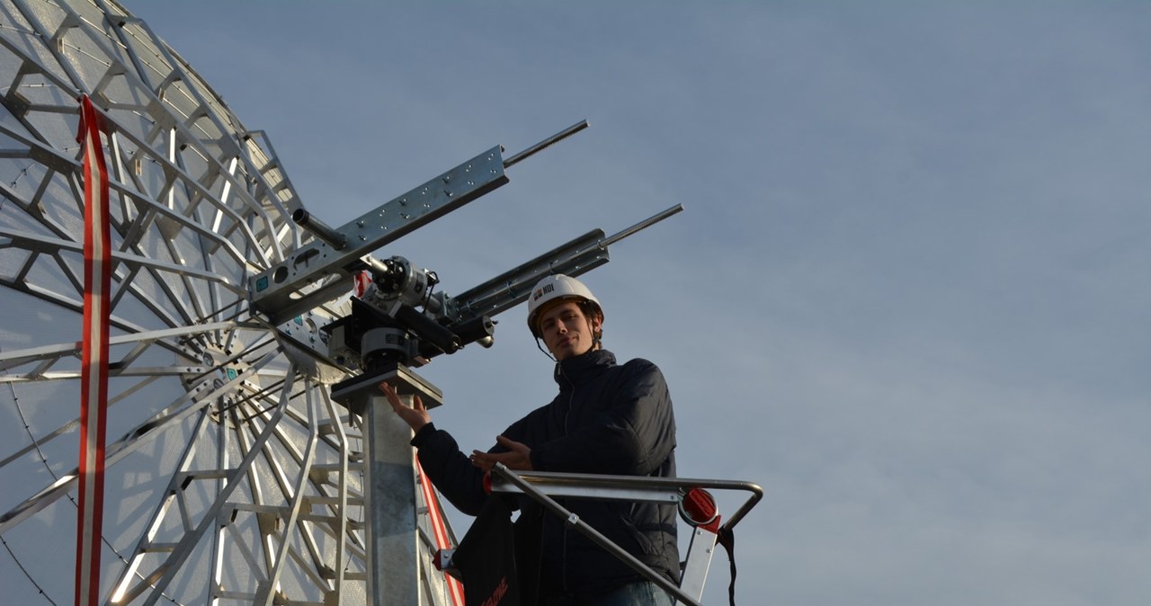 Antena do komunikacji z satelitami 