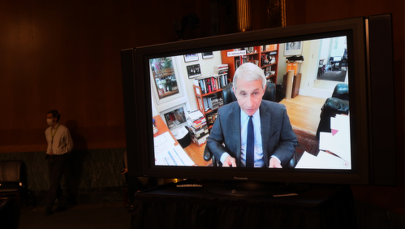 Anthony Fauci ostrzega przed zbyt szybkim otwieraniem gospodarki