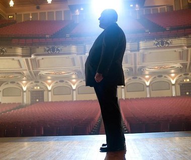 Anthony Hopkins w scenie z filmu "Hitchcock"