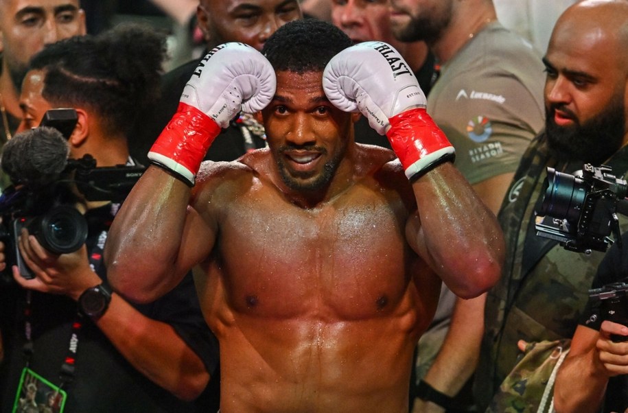 Anthony Joshua (w środku) /GIORGIO VIERA/AFP /East News