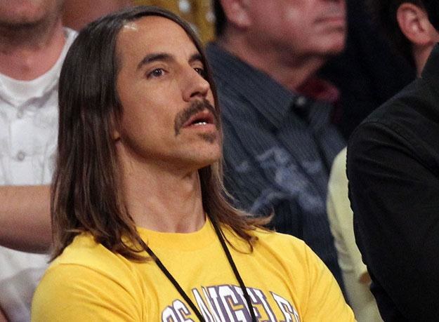 Anthony Kiedis (Red Hot Chili Peppers) na meczu Los Angeles Lakers fot. Ronald Martinez /Getty Images/Flash Press Media