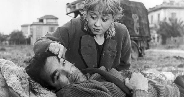 Anthony Quinn i Giulietta Masina w scenie z filmu "La strada" /materiały prasowe