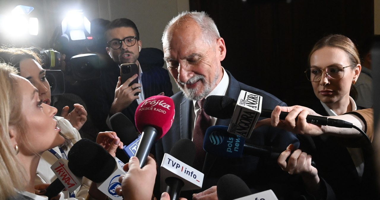 Antoni Macierewicz może stracić prawo jazdy. Jak tłumaczył swoją jazdę? /Piotr Nowak /PAP