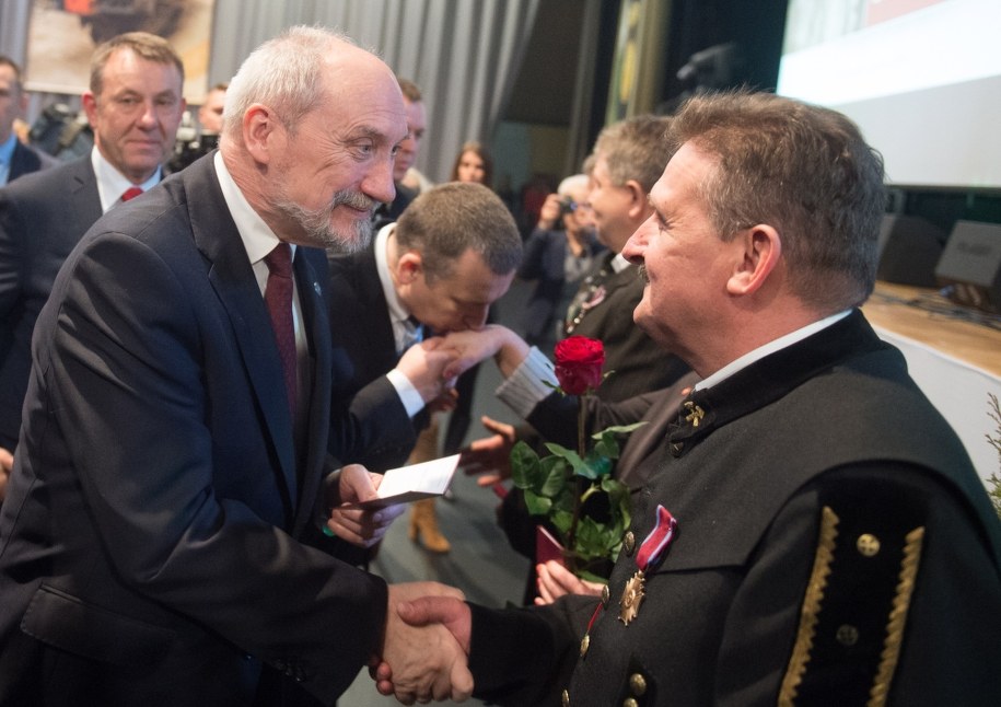 Antoni Macierewicz na spotkaniu z górnikami /PAP/Grzegorz Michałowski /PAP