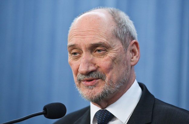 Antoni Macierewicz, podczas konferencji po posiedzeniu sejmowej Komisji ds. Służb Specjalnych /Rafał Guz /PAP