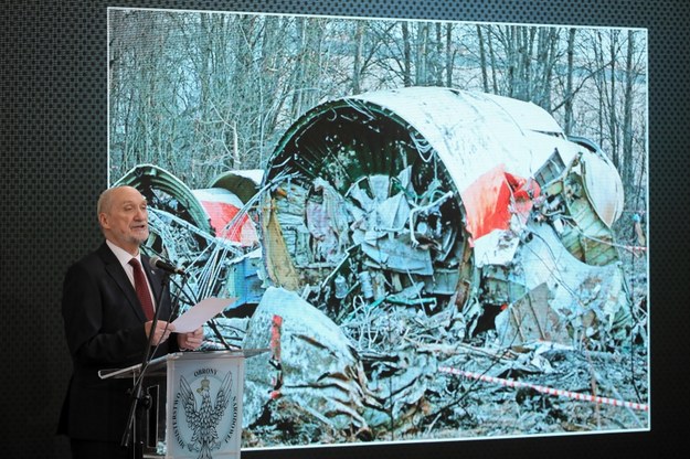 Antoni Macierewicz podczas konferencji prasowej Podkomisji ds. Ponownego Zbadania Wypadku Lotniczego pod Smoleńskiem, Warszawa 2022 /Paweł Supernak /PAP