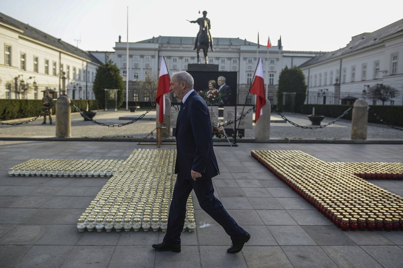 Antoni Macierewicz podczas porannych uroczystości przed Pałacem Prezydenckim w Warszawie /Jakub Kamiński   /PAP