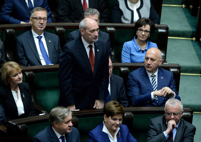 Antoni Macierewicz złożył śłubowanie /Jacek Turczyk /PAP