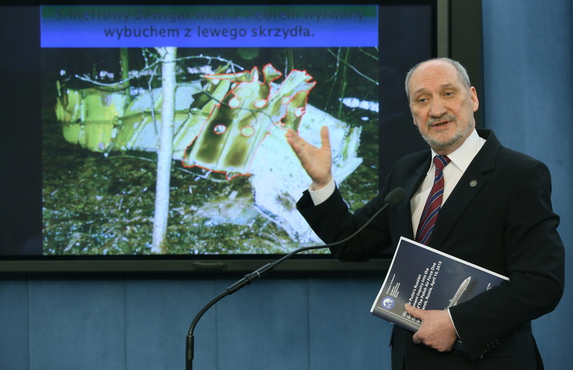 Antoni Macierewicz /Tomasz Gzell /PAP