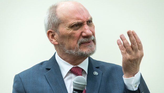 Antoni Macierewicz / 	Tytus Żmijewski    /PAP