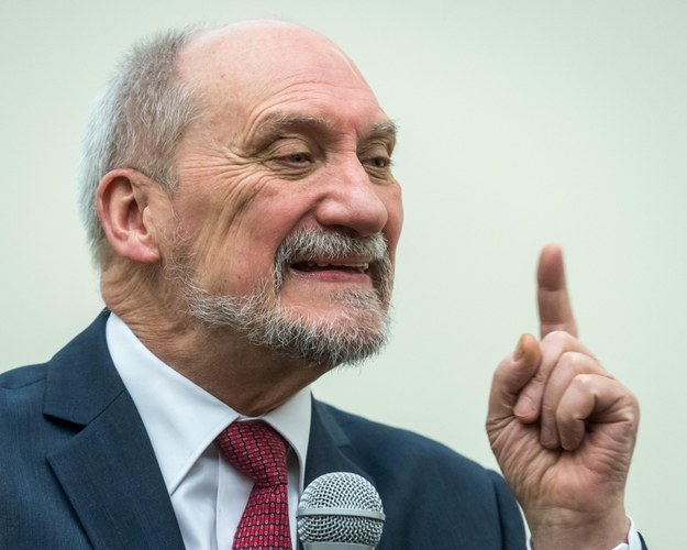 Antoni Macierewicz / 	Tytus Żmijewski    /PAP