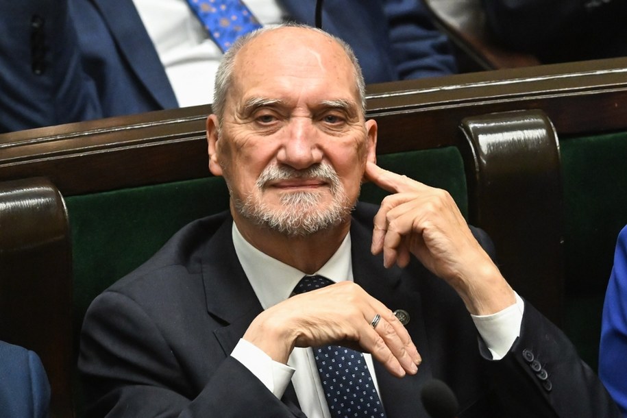 Antoni Macierewicz / 	Radek Pietruszka   /PAP