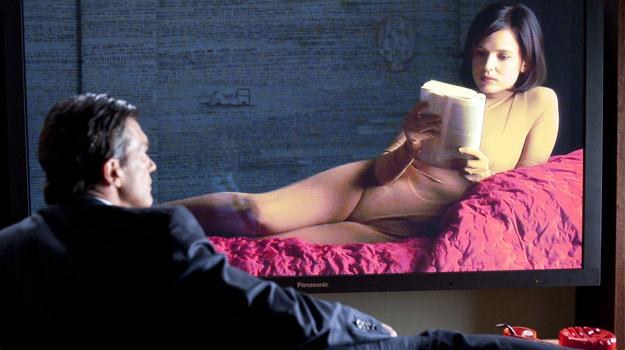 Antonio Banderas i Elena Anaya w filmie "Skóra, w której żyję" /materiały prasowe