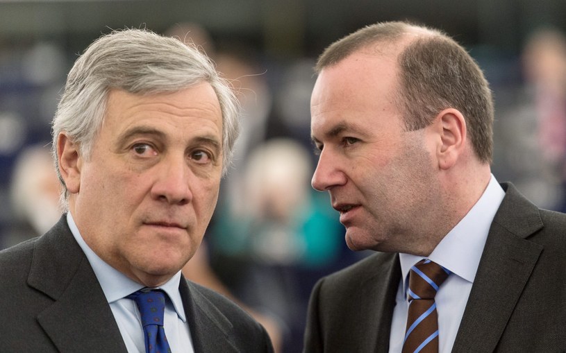 Antonio Tajani (z lewej) podczas wyborów /Patrick Seeger  /PAP/EPA