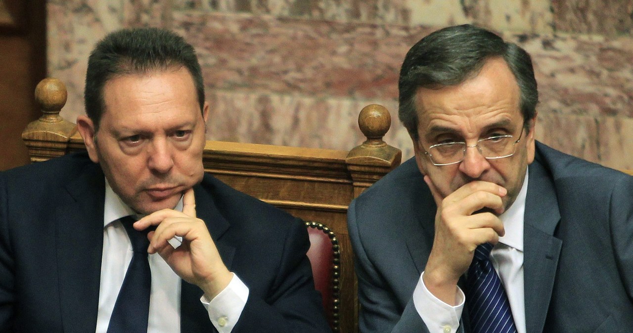 Antonis Samaras (R), premier i Jannis Stournaras (L), minister finansów Grecji /PAP