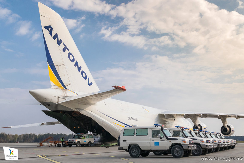Antonow An-124 Rusłan na płycie lotniska w Pyrzowicach. /Piotr Adamczyk / PR KTW /materiał prasowy