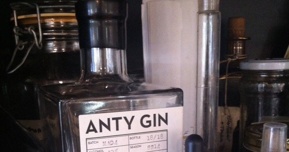 Anty Gin w pracowni Cambridge Distillery /materiały prasowe