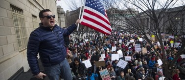 Antyimigracyjny dekret Trumpa krytykowany na świecie. Protesty przed Białym Domem