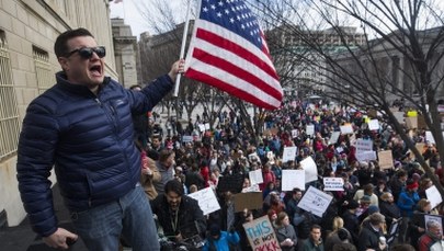 Antyimigracyjny dekret Trumpa krytykowany na świecie. Protesty przed Białym Domem