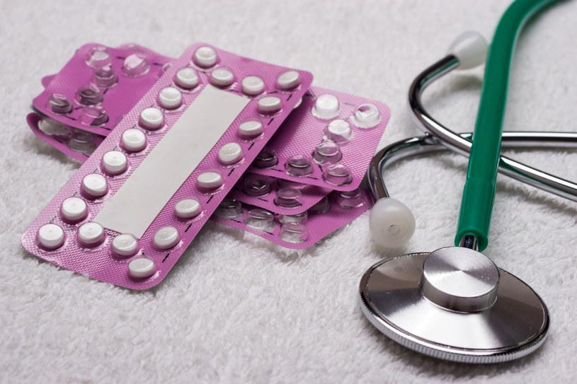 Antykoncepcja hormonalna jest skuteczna ale niesie ryzyko skutków ubocznych /123/RF PICSEL