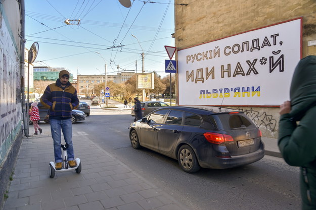 Antyrosyjskie hasła na ulicy Lwowa /Vitaliy Hrabar /PAP