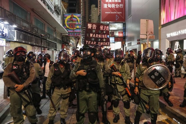 Antyrządowa demonstracja przeniosła się do dzielnicy z luksusowymi sklepami, Causeway Bay /JEROME FAVRE /PAP/EPA