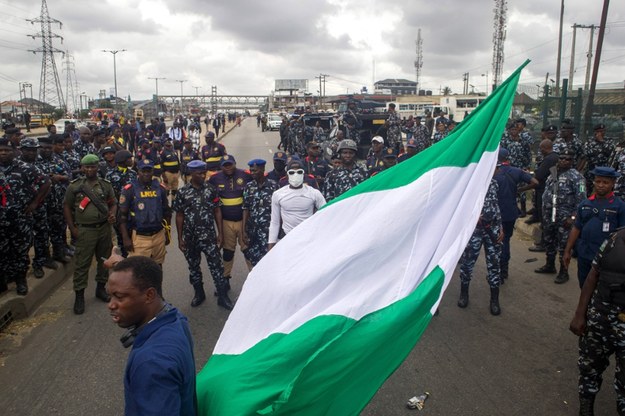 Antyrządowe demonstracje w Nigerii trwają już ponad tydzień /EMMANUEL ADEGBOYE /PAP/EPA