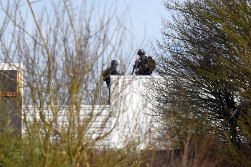 Antyterroryści podczas szturmu na drukarnię /AFP