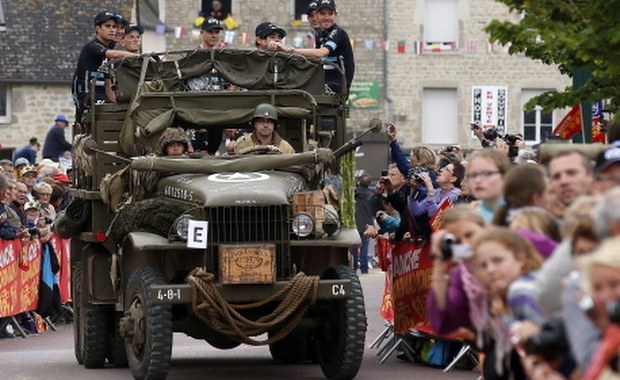 Antyterroryści podczas Tour de France. Nie odstępują rowerzystów na krok