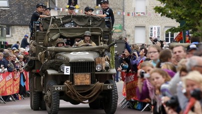 Antyterroryści podczas Tour de France. Nie odstępują rowerzystów na krok