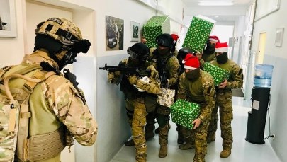 Antyterroryści w niecodziennej akcji! Zobacz film z przygotowań do Szlachetnej Paczki
