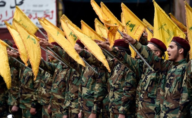 AP: Tysiące bojowników chcą dołączyć do wojny Hezbollahu z Izraelem