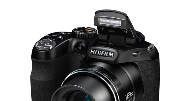 Aparat fotograficzny Fujifilm FinePix S2995 jest jedną z nagród w "Wielkim Teście o Europie" /