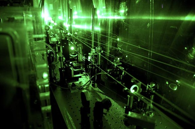 Aparatura laserowa, którą wykorzystano do pomiaru rozmiarów protonu &nbsp; /Fot. F. Reiser i A. Antognini, Paul-Scherrer-Institute