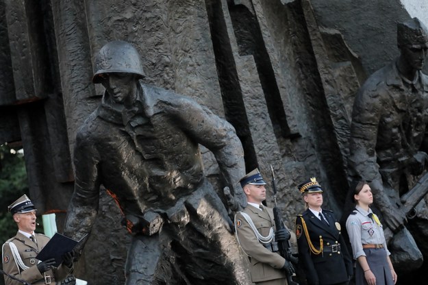 Apel Poległych podczas uroczystości przed pomnikiem Powstania Warszawskiego /Paweł Supernak /PAP