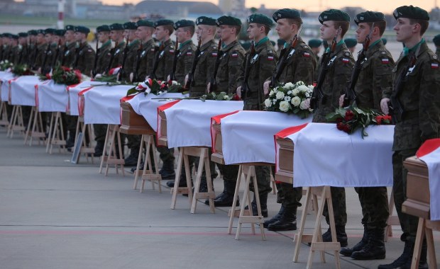 Apel rodzin smoleńskich o powstrzymanie ekshumacji ich bliskich. "Bezwzględny i okrutny akt"