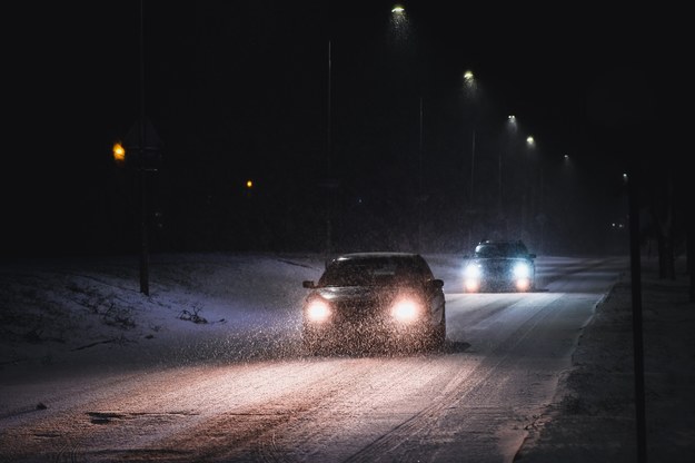 Apelujemy do wszystkich kierowców z jednej strony o bezpieczną jazdę. Kto nie musi wyjeżdżać, niech pozostanie w domu - mówi RMF FM wojewoda małopolski Łukasz Kmita. /Shutterstock