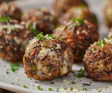 Apetyczne kuleczki na obiad, rodzina je pokocha. Nie mają grama mięsa