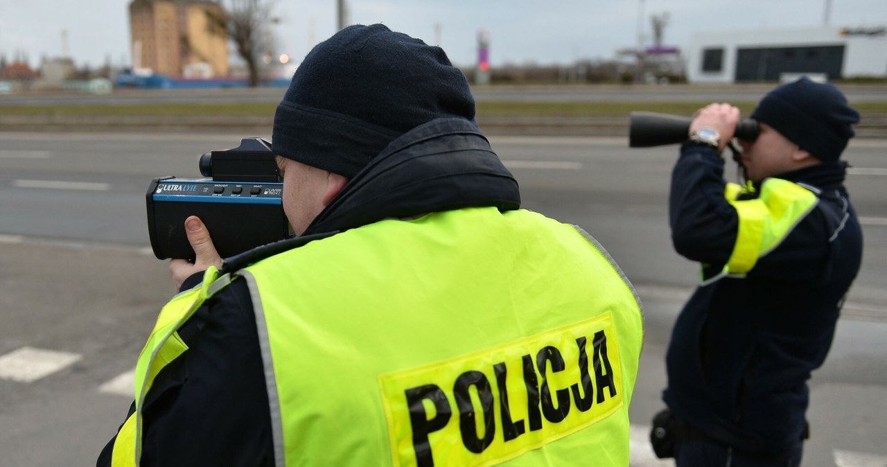 Aplikacja stworzona przez policjantów dla policjantów. Ale zwykli kierowcy też mogą z niej skorzystać. /Łukasz Szelemej /East News